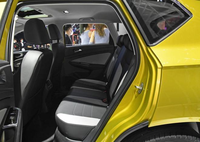 奔驰新款车型2020上市最新款价格_新款车型上市2022黄色_新款车型上市2016图片