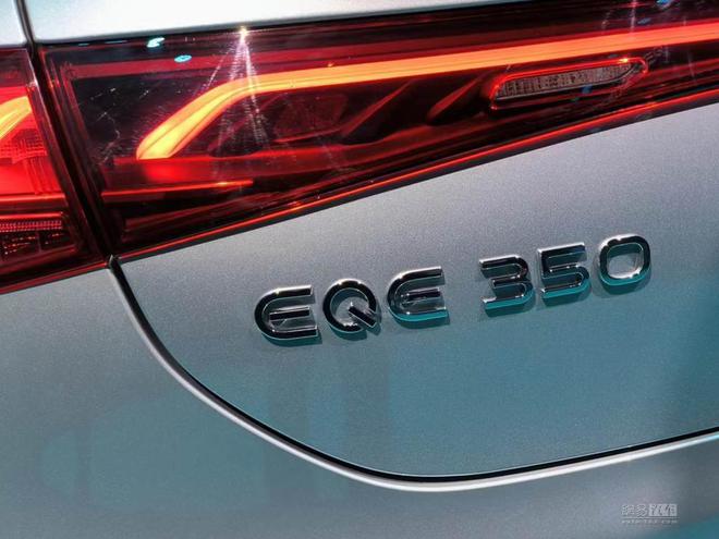 2017奔驰e300运动视频_奔驰2022款即将上市新车E300运动豪华_奔驰e300运动
