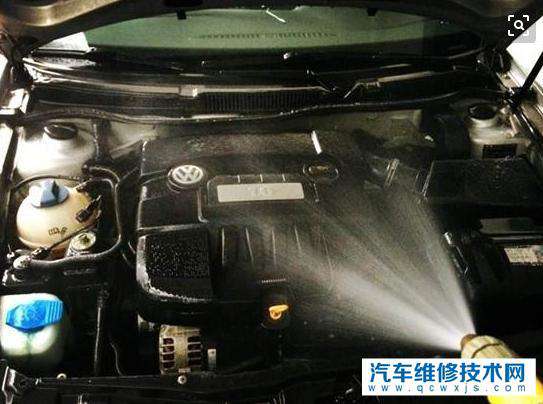 汽车发动机前舱可以用高压水枪冲洗吗？为什么？