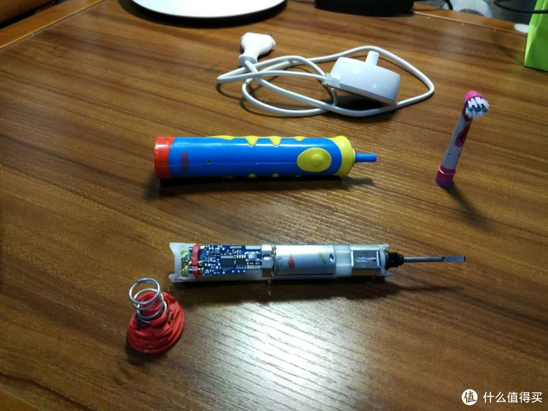 电动牙刷也能修，自己动手并不难---欧乐B儿童牙刷电池更换记