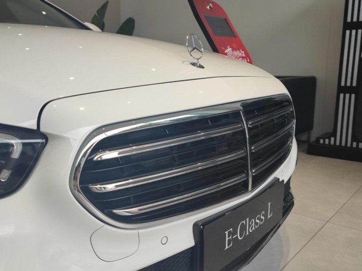 奔驰e300豪华运动版_14款奔驰e300_奔驰2022款即将上市新车E300运动豪华