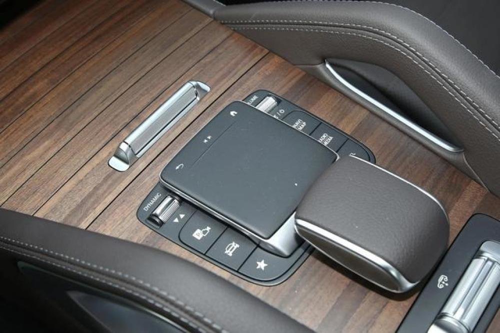 2012款奔驰e级进口改装_奔驰e级车身强度和美版_奔驰e级改装双色车身