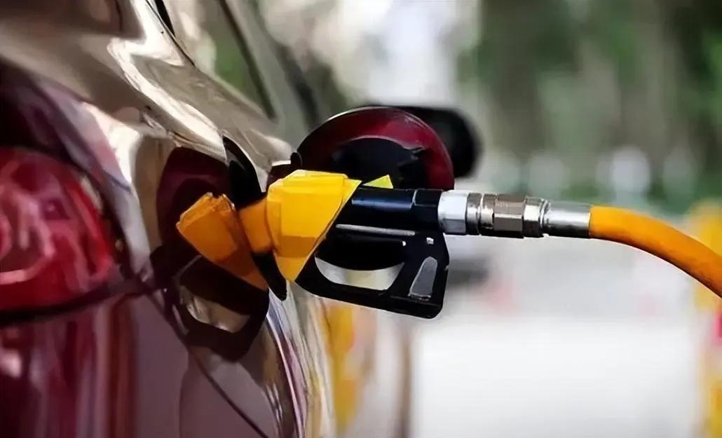 燃油车销量连续13个月下滑_2023年中国市场燃油车销量_燃油车销量下降